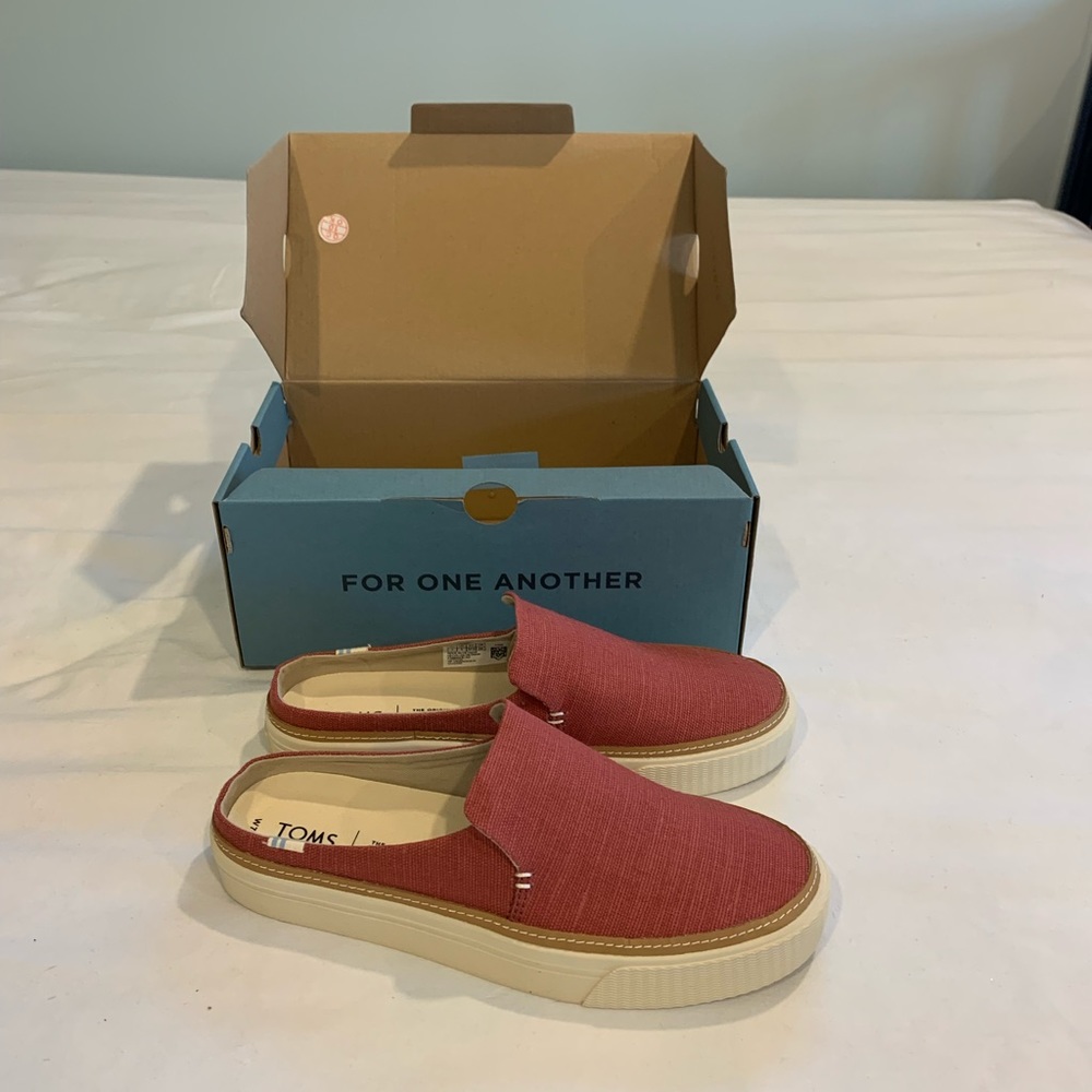 New in box, TOMS slide on canvas shoes, size 7